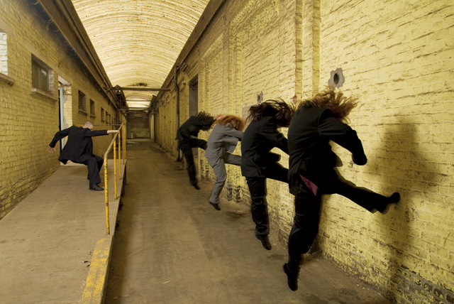 Dancers in the factory - Photo Anna Solé