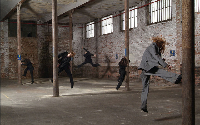 Dancers in the factory - Photo Anna Solé